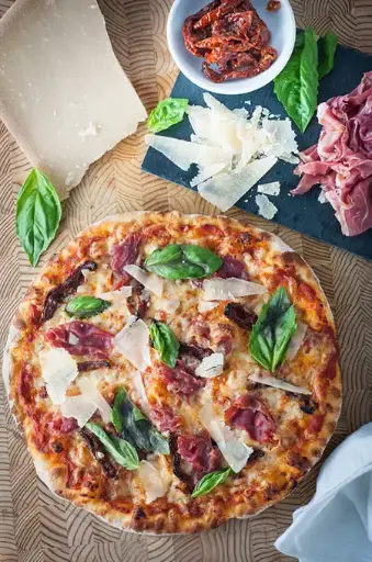 Artichoke Sun Dried Tomato Pizza